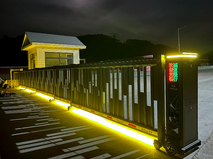 某廠區(qū)采用 “ 安快 ” 方格款段滑門