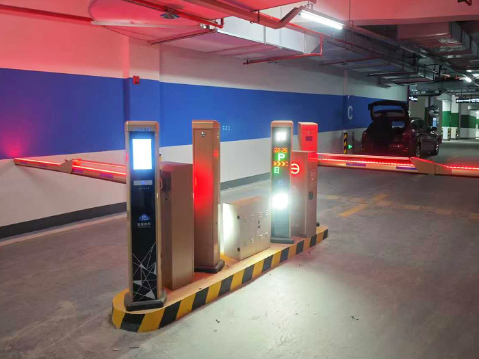 某商圈停車場(chǎng)采用 “安快” 車牌識(shí)別系統(tǒng)