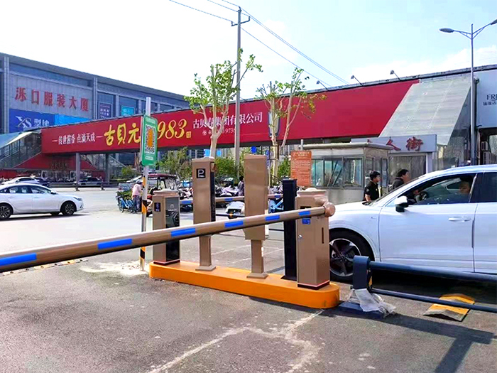 某大廈停車場(chǎng)采用 “安快” 車牌識(shí)別系統(tǒng)