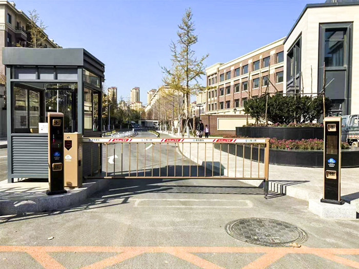 某別墅區(qū)停車場采用 “安快” 車牌識別系統(tǒng)