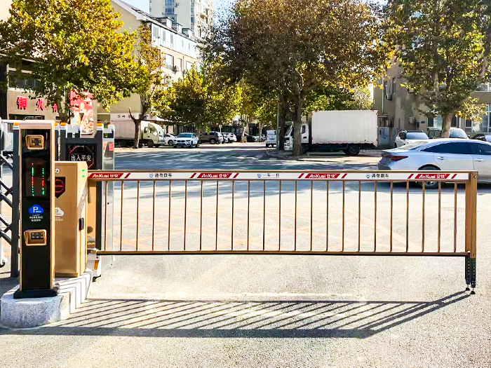 某街道停車(chē)場(chǎng)采用 “安快” 車(chē)牌識(shí)別系統(tǒng)