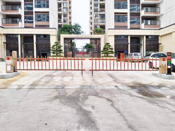 某小區(qū)采用“安快”一進一出柵欄道閘案例