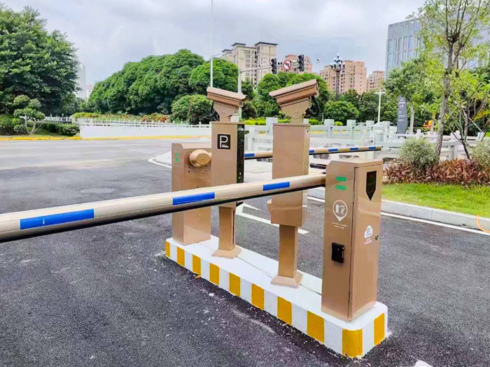 某戶(hù)外停車(chē)場(chǎng)采用 “安快” 一進(jìn)一出停車(chē)管理